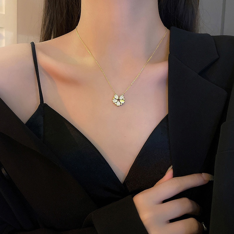 Kalung Choker Bahan Titanium steel Dengan Liontin Bunga Magnetik Untuk Wanita