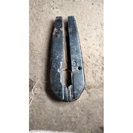 tutup rantai atau katengkas rc 100 atau bravo arm kotak. kondisi bekas original tidak ada yang kerop