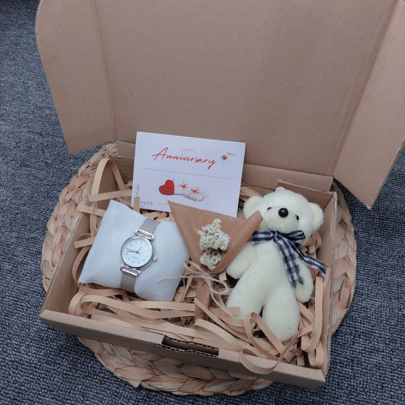 KADO HAMPERS JAM TANGAN KADO ULANG TAHUN CEWEK