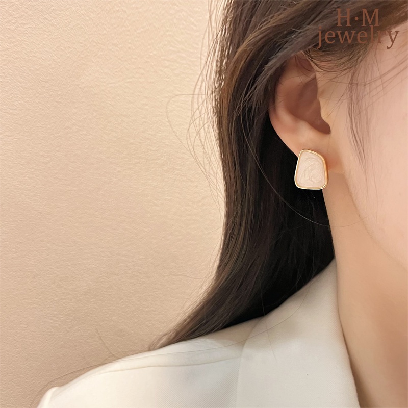 Anting Bentuk Geometris Warna Hijau Alpukat