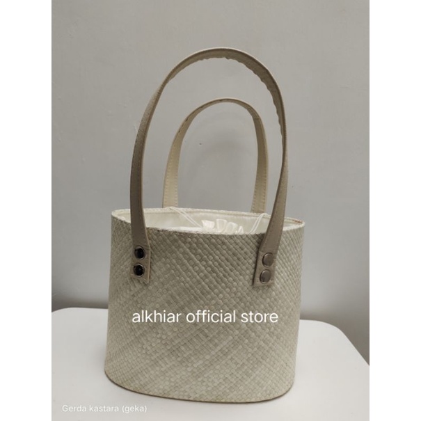 

Tas pandan OVAL PUTIH tas parcel hampers anyaman