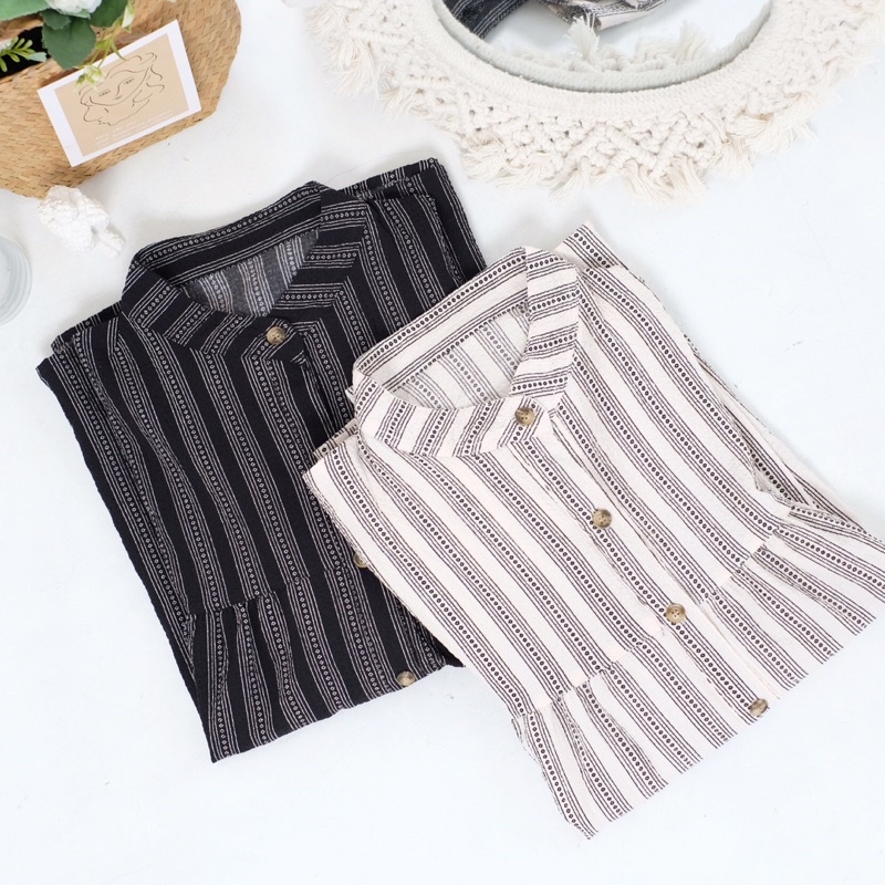 Ounadoutfit Monocrome salur blouse | atasan salur wanita | kemeja salur wanita | atasan wanita | blouse motif busui | outfit ngantor | baju salur wanita