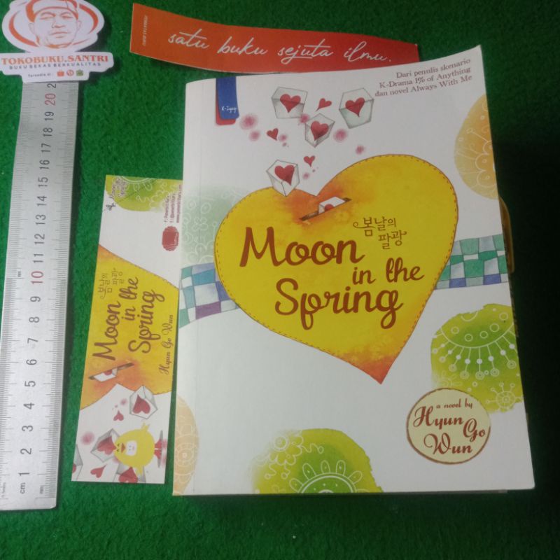 Buku Novel Romansa: Moon in the Spring by Hyun Go Wun.