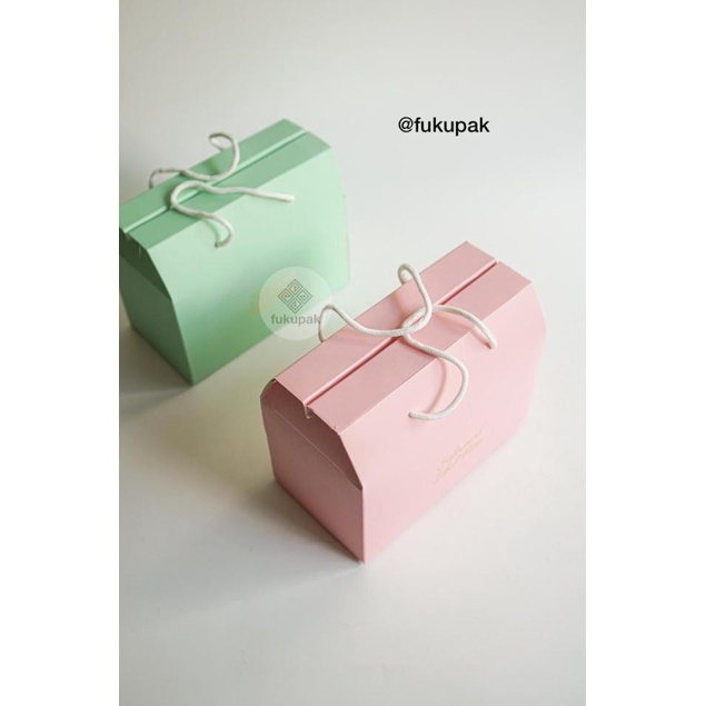 

Gift Box Tali,Kotak Hamper utk 2 Toples Tabung,Hijab,Aksesoris (10pcs) - Premium Kraft
