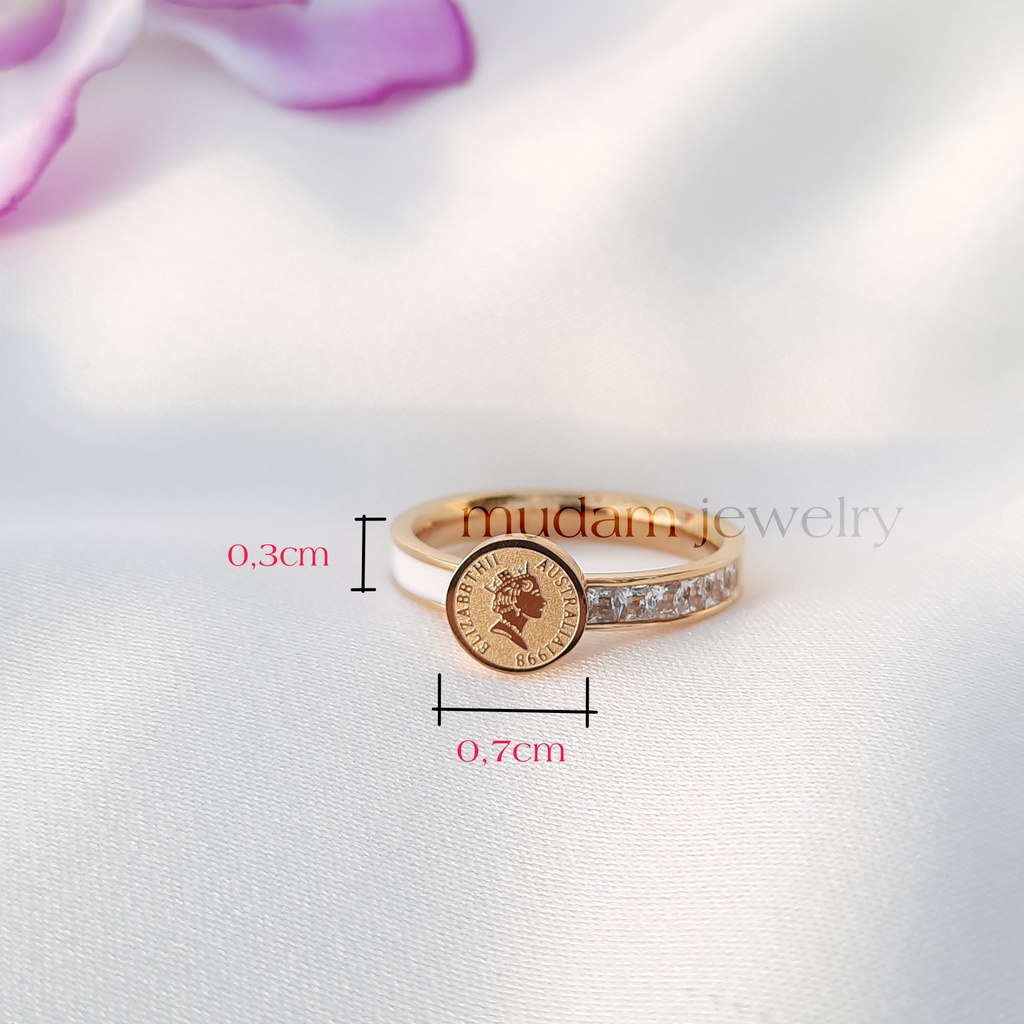 Cincin Model Koin Vintage Queen Diamonds Strip Putih Tersedia Warna Gold