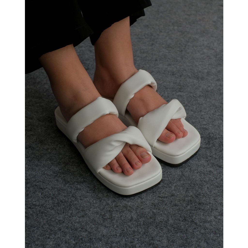 Myrubylicious LETISHYA SANDALS