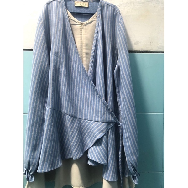 preloved blouse wearing klamby S