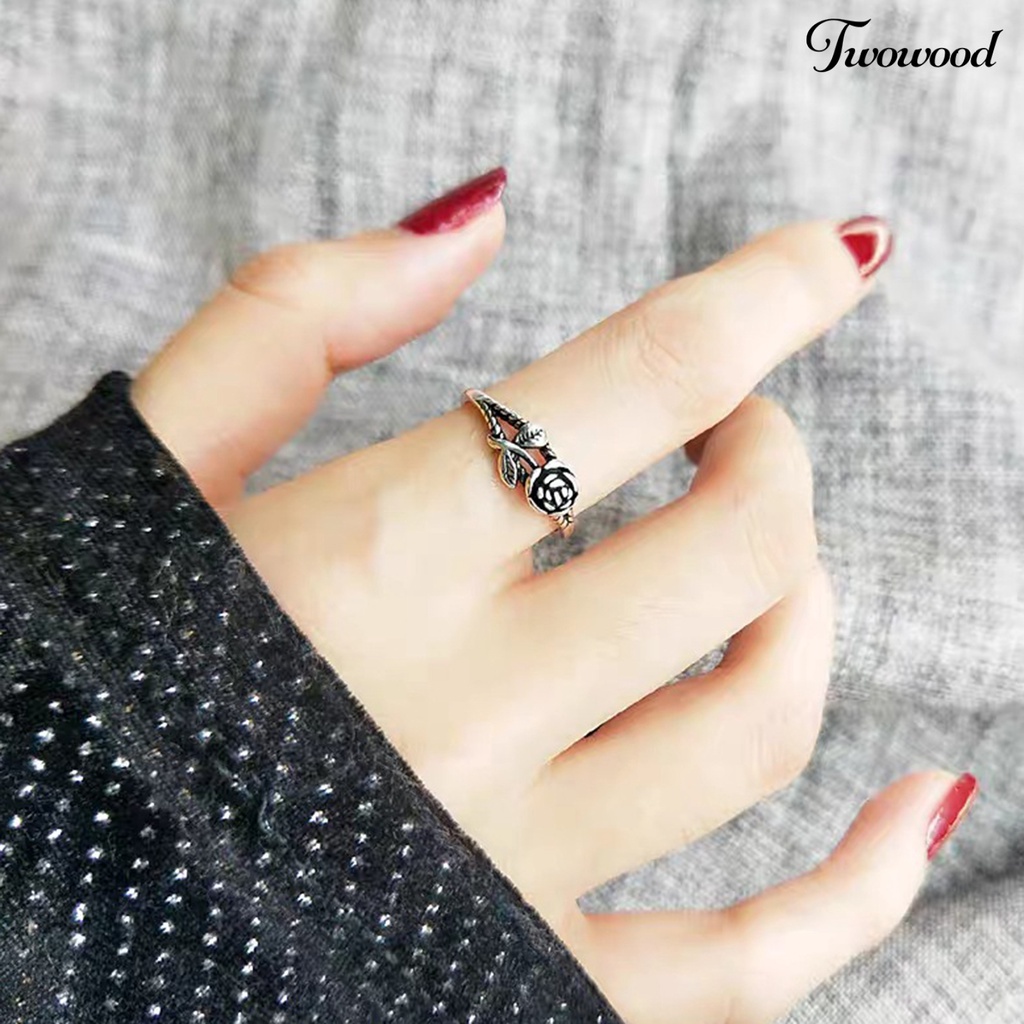 Cincin Bentuk Bunga Mawar Bahan Alloy Gaya Vintage Untuk Wanita