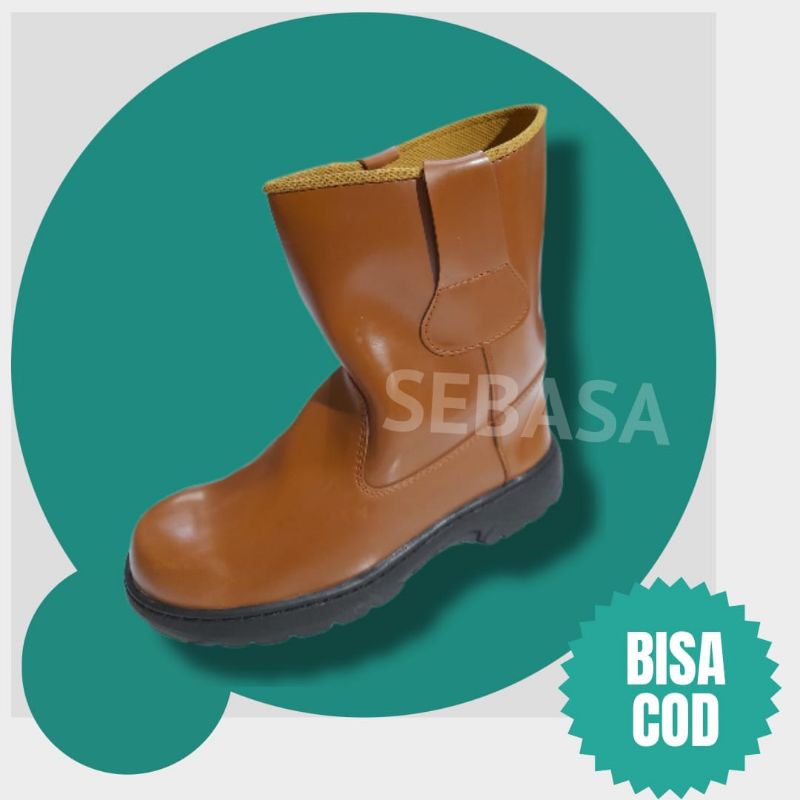 sepatu safety boot tinggi warna tan untuk kerja proyek