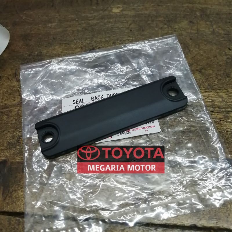 Cover Karet Switch Handle Pintu Bagasi Belakang Altis Vios Matic 2008 2012 ORIGINAL