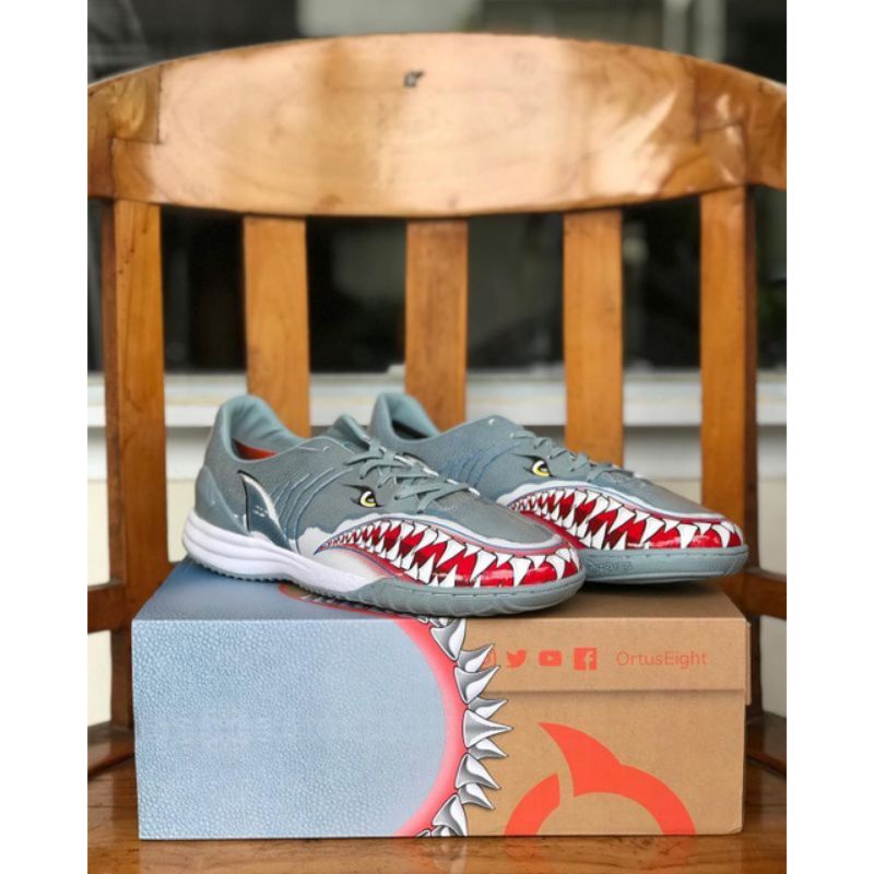 sepatu futsal ortuseight hiu pria wanita terbaru