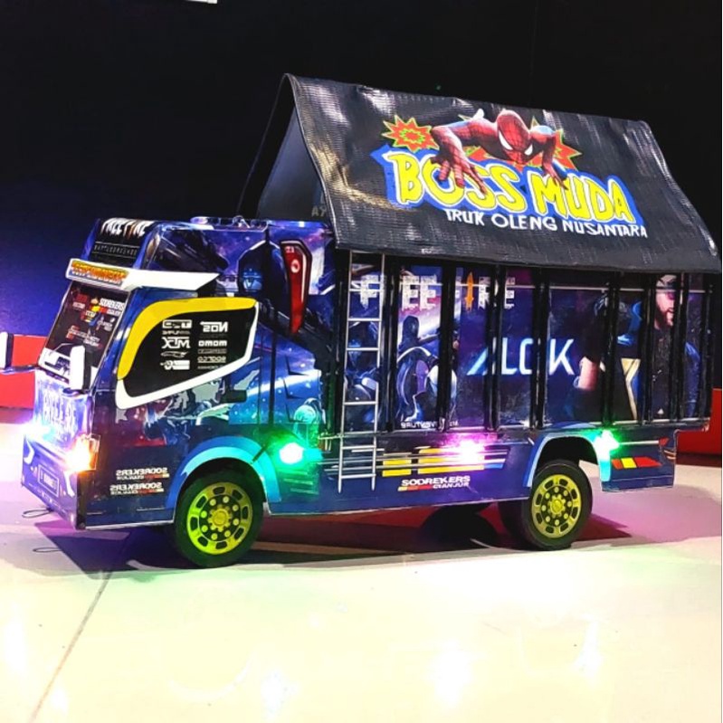 MINIATUR TRUK Livery kartun SUDAH LAMPU DAN TERPAL