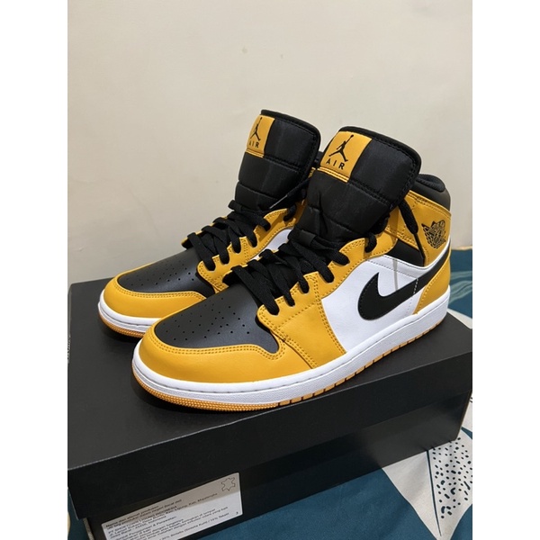 SEPATU AIR JORDAN 1 MID TAXI ORIGINAL