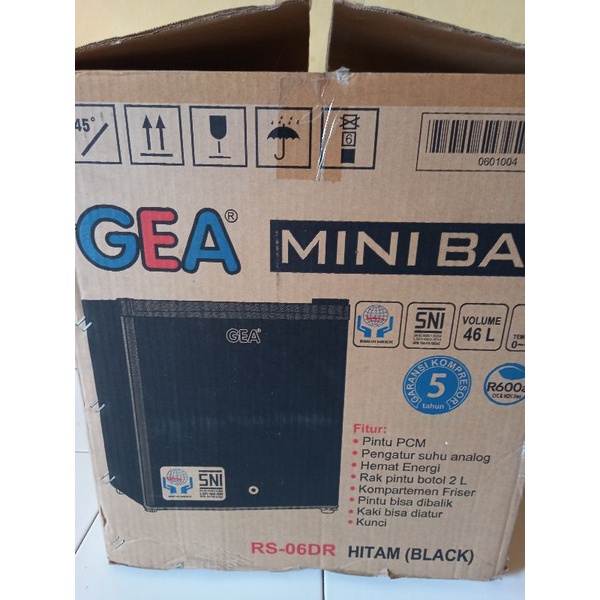 KULKAS GEA MINI BAR HITAM SECOND/BEKAS