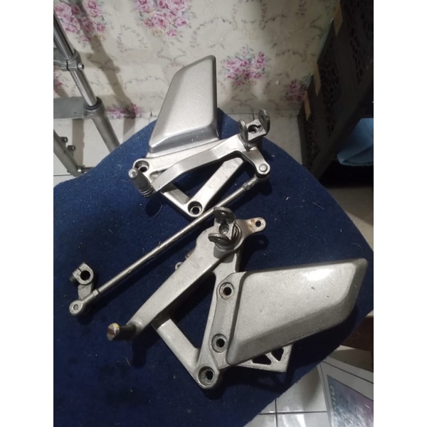Foot step depan Ori Fxr 150
