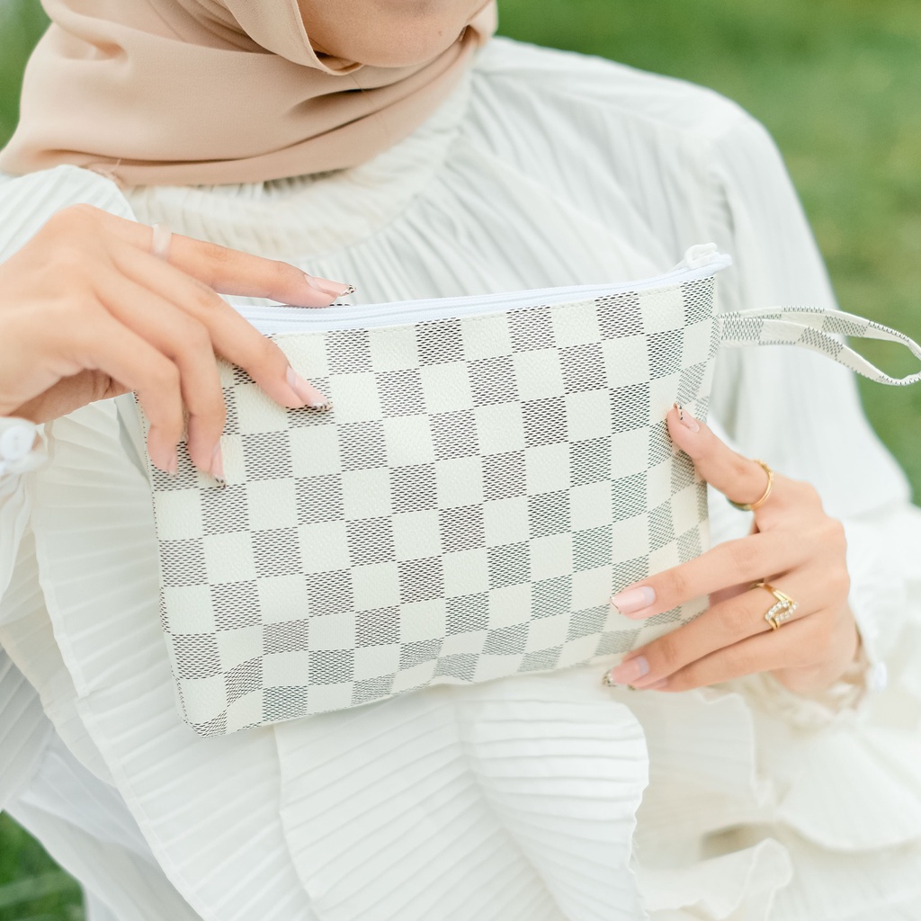 Jual Pouch kapal monogram 22x15x2 bahan monogram souvenir pernikahan