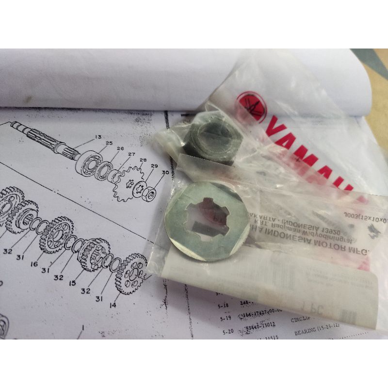 Baut Ring As Gear Yamaha DT100 Clip Axle Washer Nut Lock Sprocket DT 100 DT125 Trail Enduro Mur Kanc