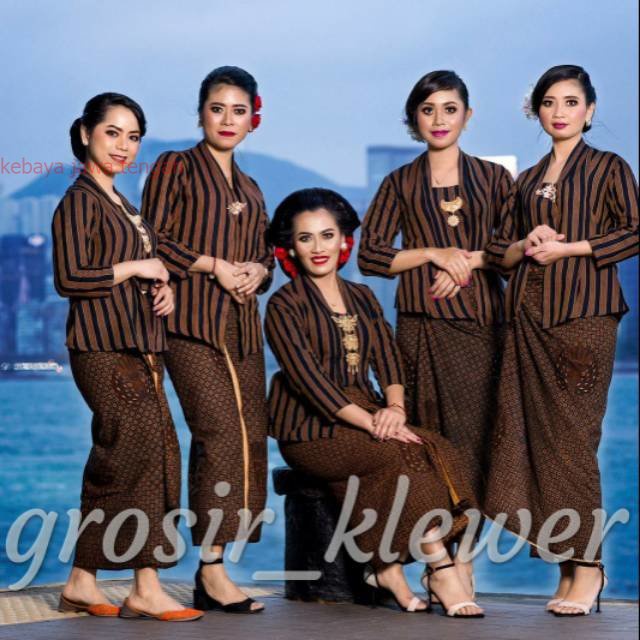 Setelan kebaya lurik //kebaya lurik //setelan kebaya lurik dan //surjan cewek Kebaya Bludru