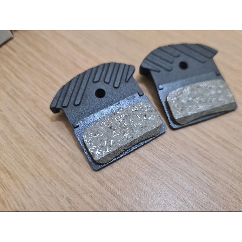 Disc Brake Pads Shimano J05A-RF Resin Discbrake Pad Kampas Rem Sepeda Ice Technologies M9000 M9020 XTR M8000 Deore XT M785 M7000 SLX M675 M6000 M615 S700 RS785 R785