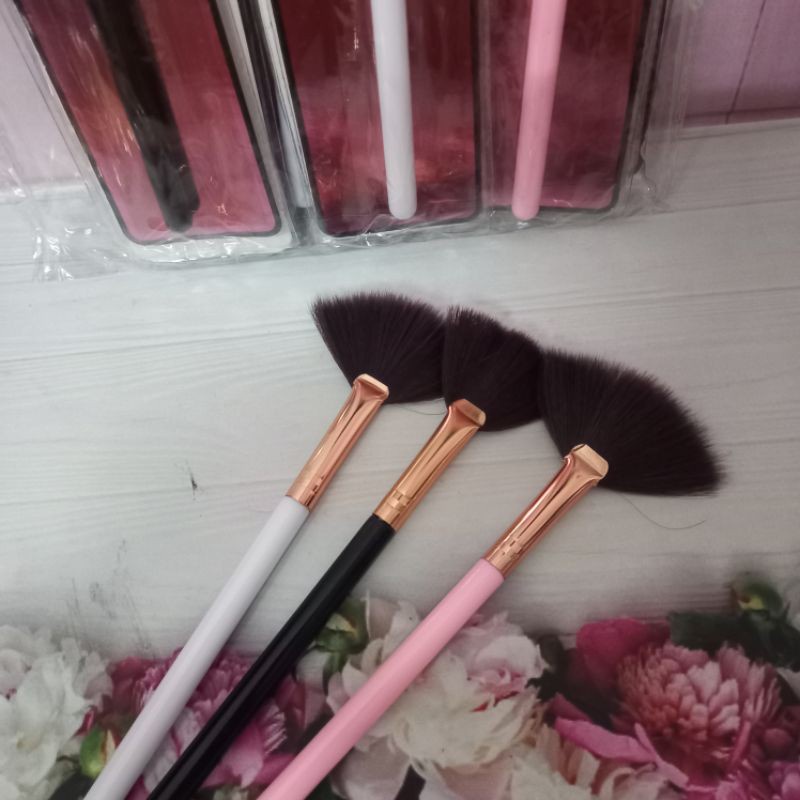 Kuas Make Up Brush Kuas Kipas Make up Blush On Foundation Wajah Bentuk Kipas Brush F082