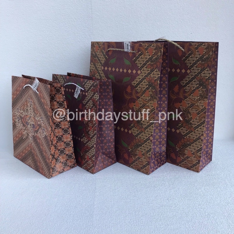 

Paper Bag batik / Tas kertas batik / tas kado batik