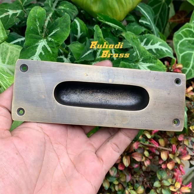 Handle pintu geser kuningan / tarikan laci kuningan antik motif kom geser kotak