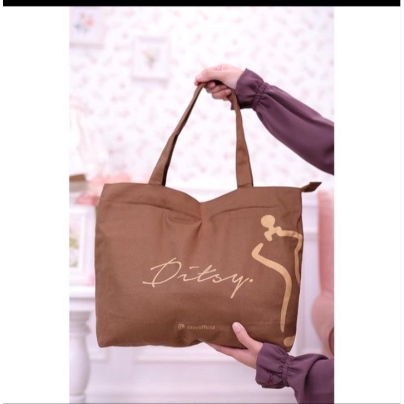DITSY EDISI NOVEMBER LELIA PENSYLVANYA &TOTEBAG DITSY