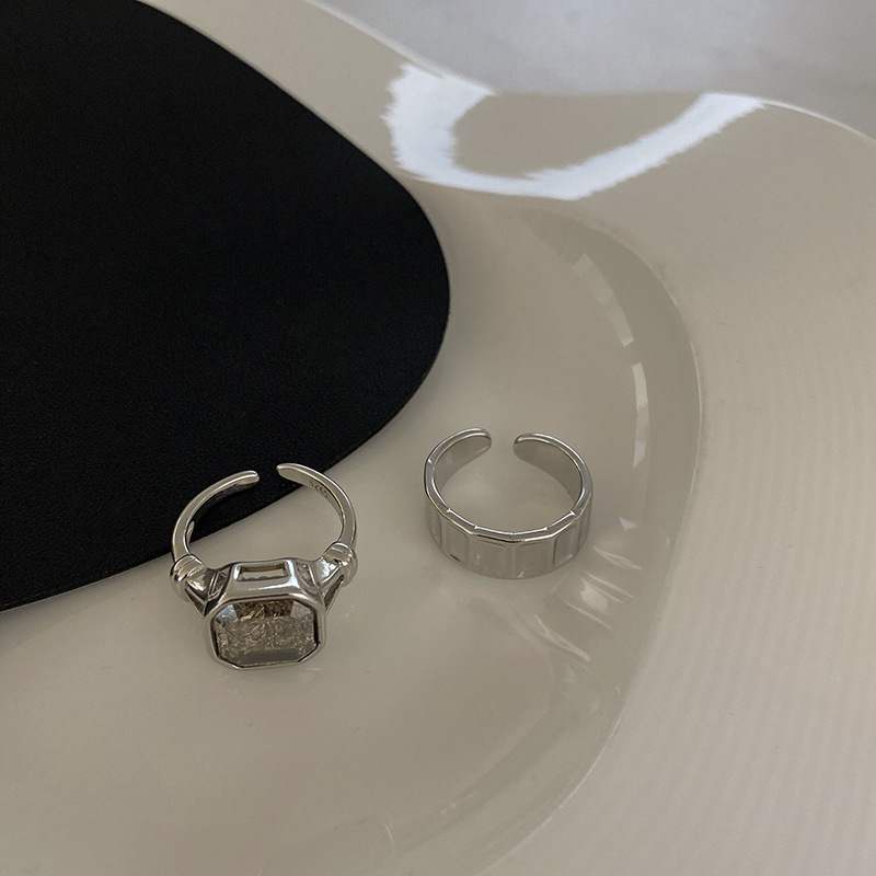 Cincin Zircon Bentuk Kotak Geometris Warna Silver Gaya Retro Untuk Aksesoris