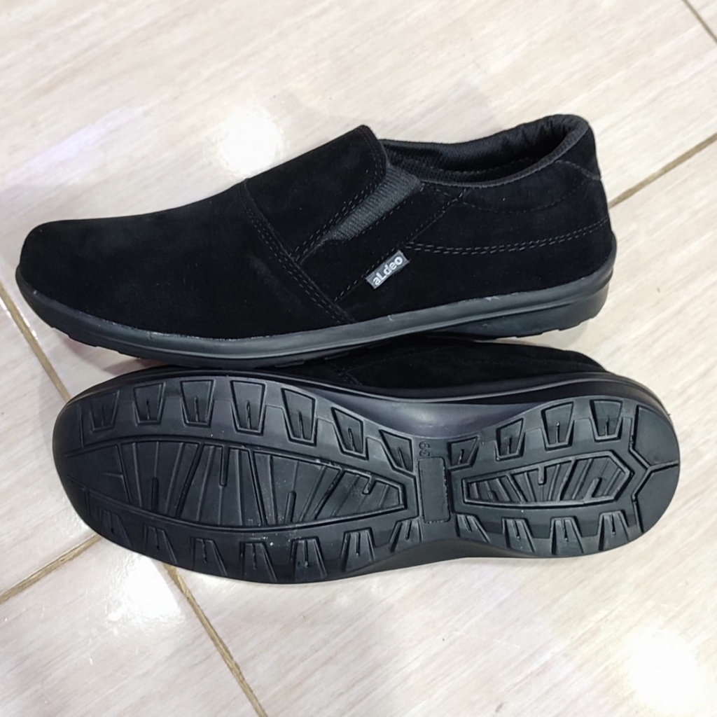 Sepatu Slip On Laki Laki Dewasa Hitam Polos Casual Pria Tanpa Tali Terbaru Buat Kerja Dan Santai