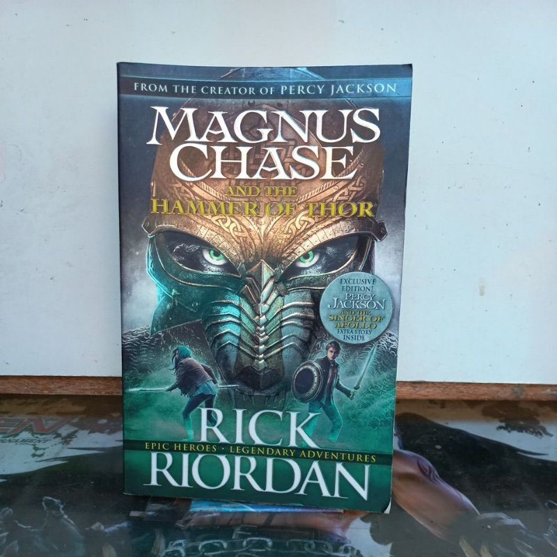 Novel Fantasi - Magnus Chase and The Hammer Of Thor