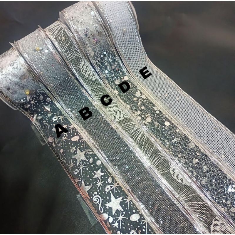 

Pita Natal - Pita Natal Saten Goni Tile Silver Putih - Pita Ribbon Merry Christmas