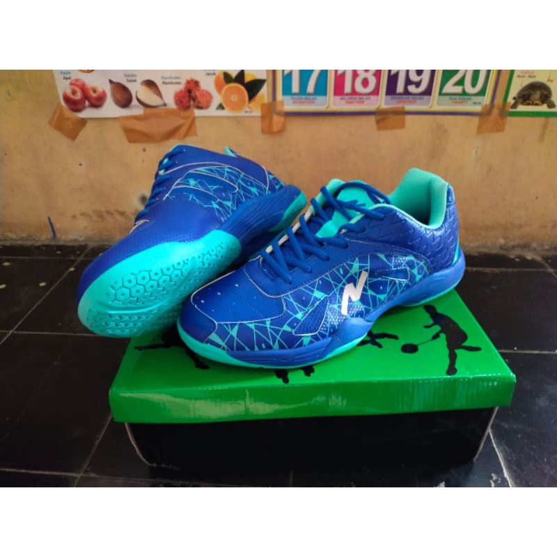 sepatu badminton nimo court champ