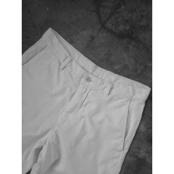 short pants putih UNIQLO