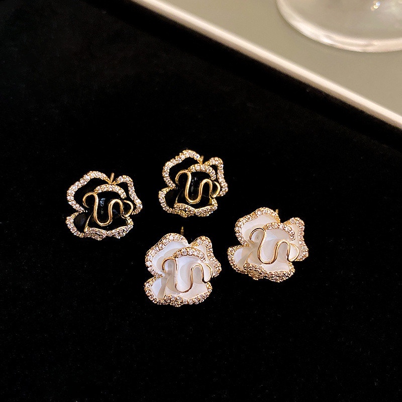 Anting Tusuk Desain Bunga Kamelia Gaya Korea / Retro / Simple / Elegan Untuk Wanita