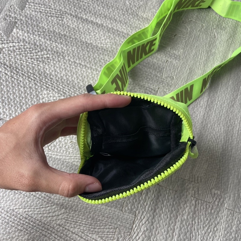 nike slingbag / waistbag neon