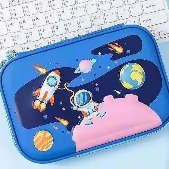 

KOTAK PENSIL 3D ASTRONOT BIRU dan HITAM KADO ULTAH KEREN ANAK COWOK