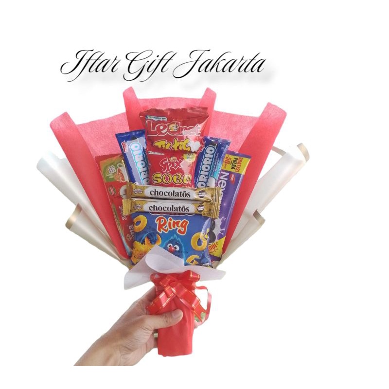 

Bucket Snack / Buket wisuda / Bouquet Snack Ultah / Buket Wisuda / Sidang / Ultah / Hampers / Souvenir Ulang Tahun