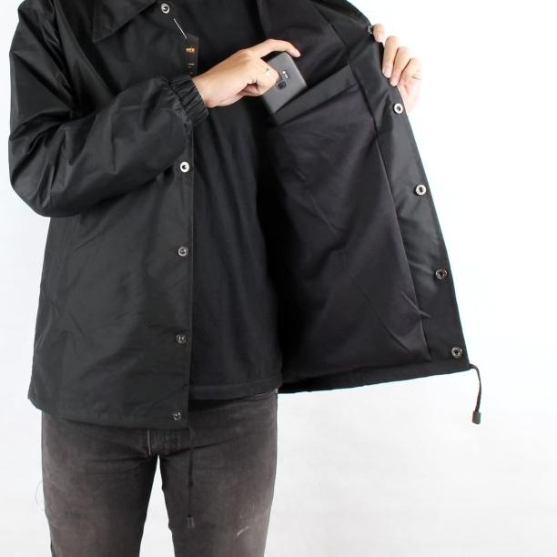 COACH JAKET / WINDBREAKER / JAKET PARASUT PRIA / JAKET POLOS BLACK - Hitam, M