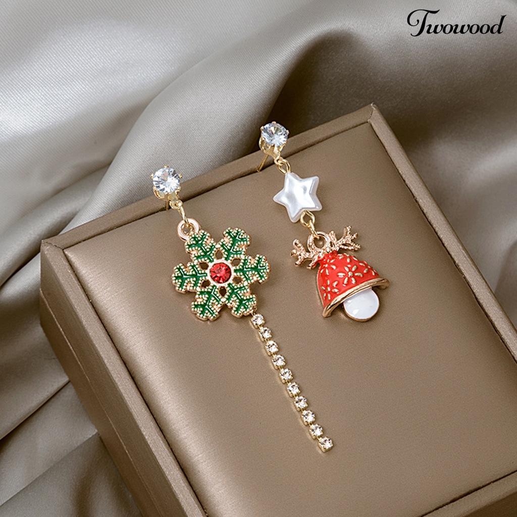 1 Pasang Anting Stud Rumbai Panjang Asimetris Desain Snowflake Bell Natal Aksen Berlian Imitasi