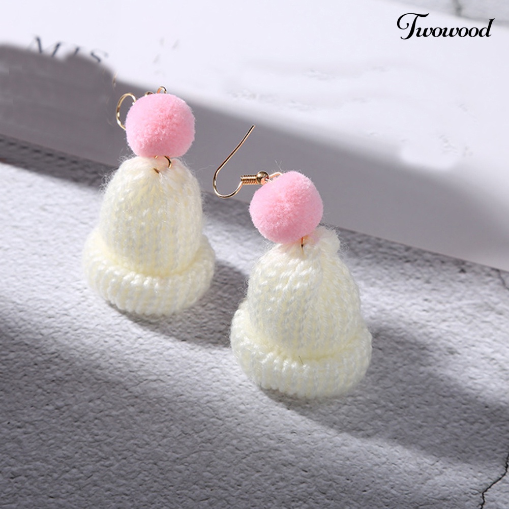 Anting Kait Model Juntai Desain Topi Beanie Pompom Untuk Wanita