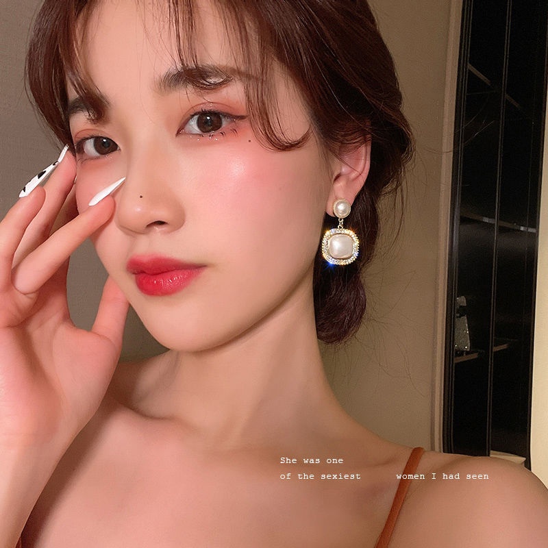 Anting Drop Bentuk Persegi Aksen Mutiara Kristal Warna Emas Gaya Korea Untuk Wanita