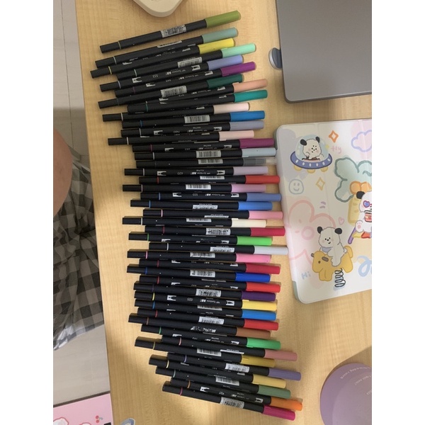 

Tombow Dual Brush Pen [43 pcs] Like NEW semua mulus!