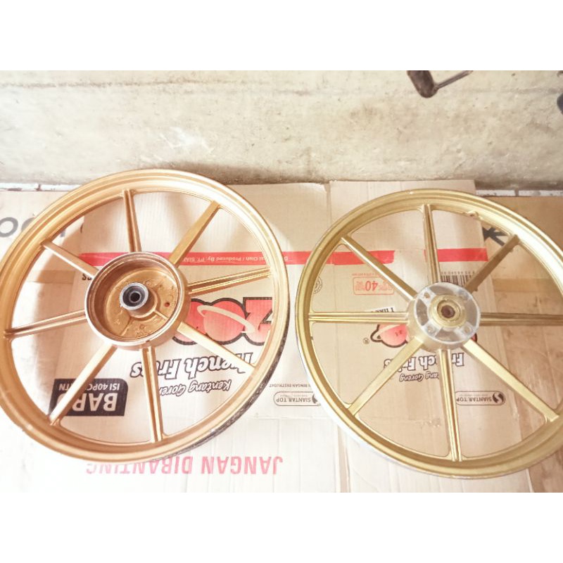 velg Rk king palang 8 lurus.depan 17-belakang 18.merek non Recing.kondisi 90%