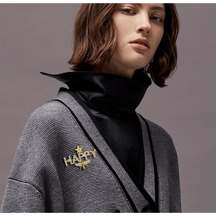 Bros Pin Bentuk Lebah Motif Tulisan Unik Untuk Wanita