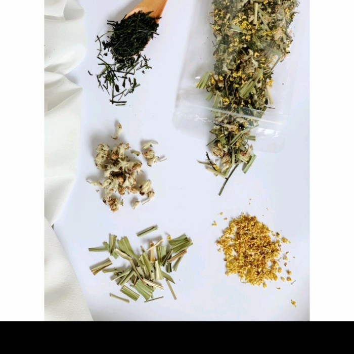 

GEISHA TISANE (SENCHA, APPLE BLOSSOM, PEPPERMINT)
