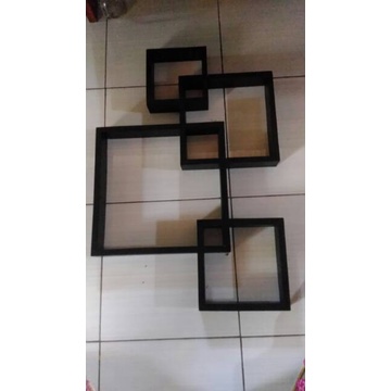 Rak dinding minimalis sesuai gambar