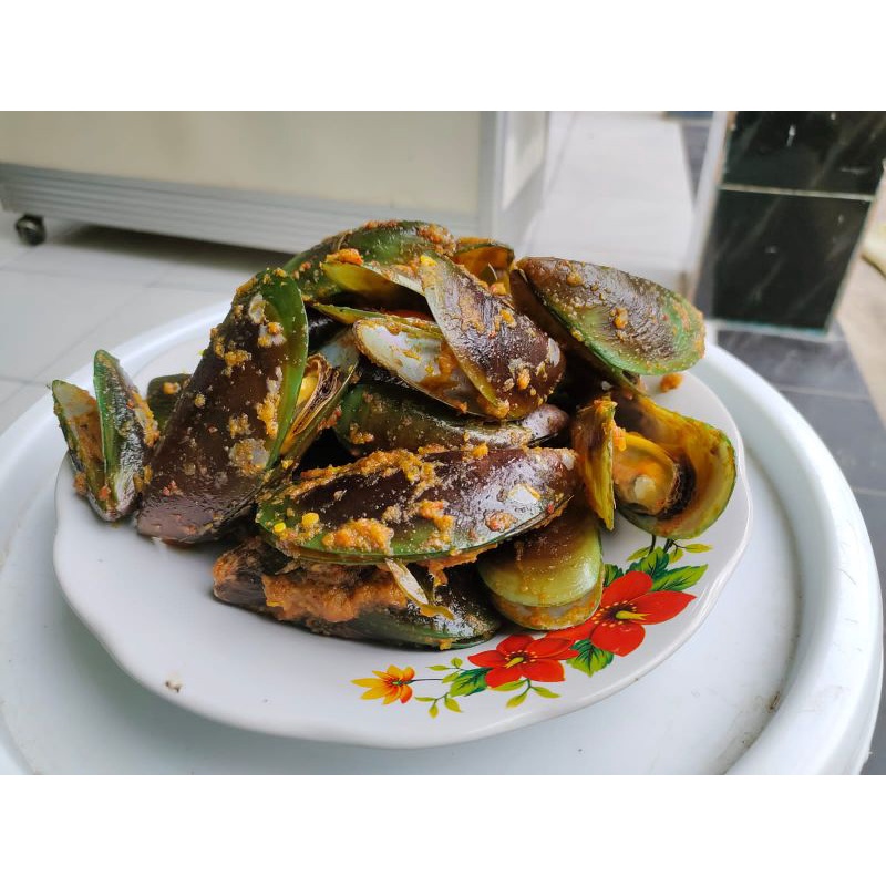 

kerang hijau masak kuning atau balado
