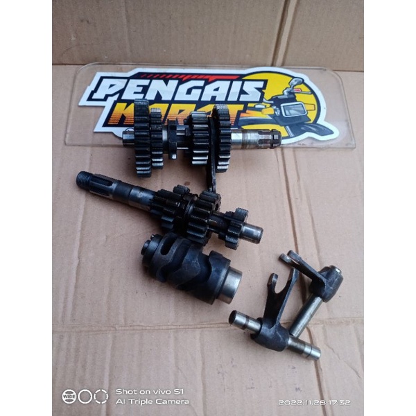 rasio gigi susun transmisi transmisi suzuki smash titan original bekas