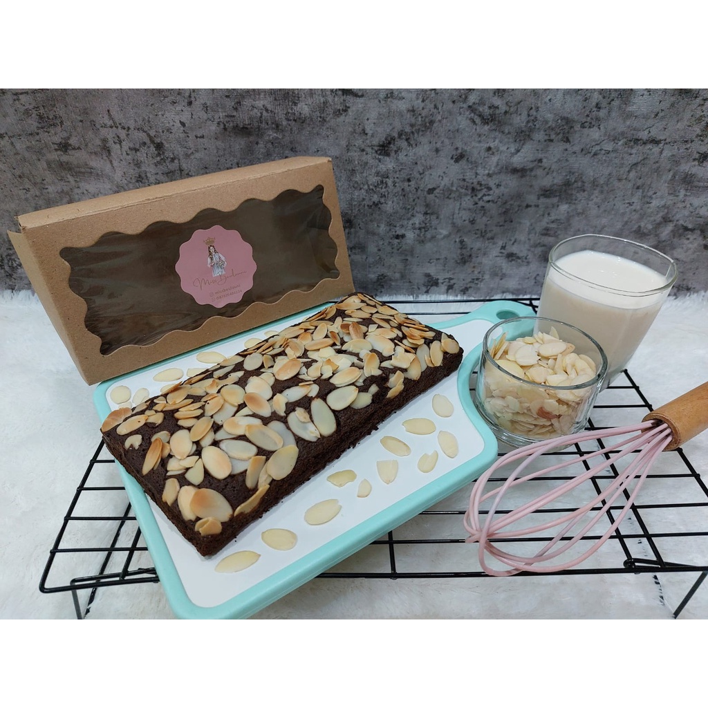 

Fudgy Brownies Almond / Hampers Gift