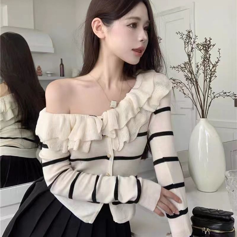 Red Musim Gugur Gaya Baru Aroma Kecil Temperamen Jahitan Renda Hitam Sweater Musim Gugur Wanita Mesh Rok Rok Dua Potong Set